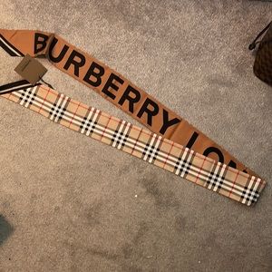 Burberry vintage check and Logo Print Skinny Scarf. Originally packaging, tags.